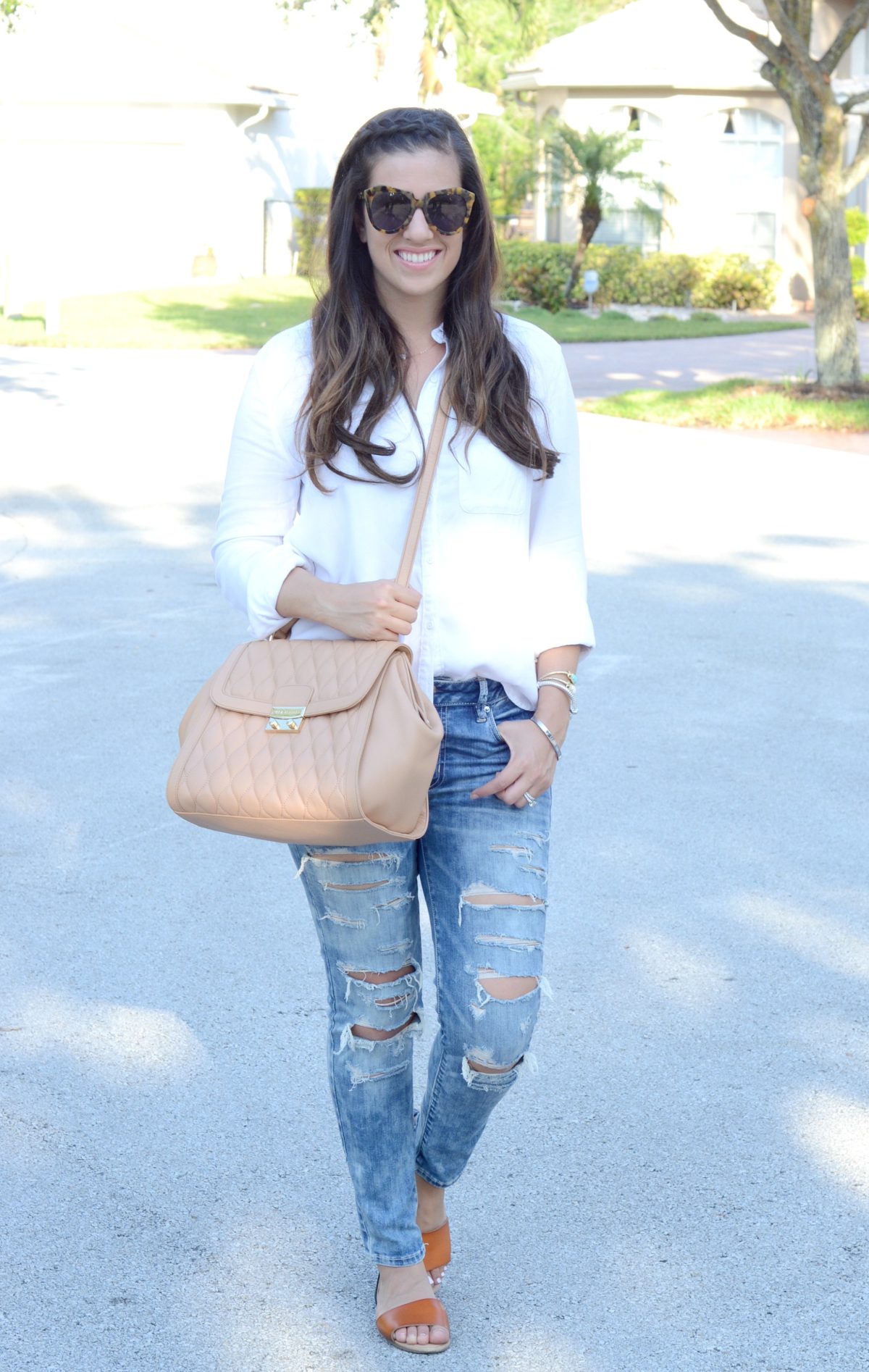 White button down, Distressed skinnies