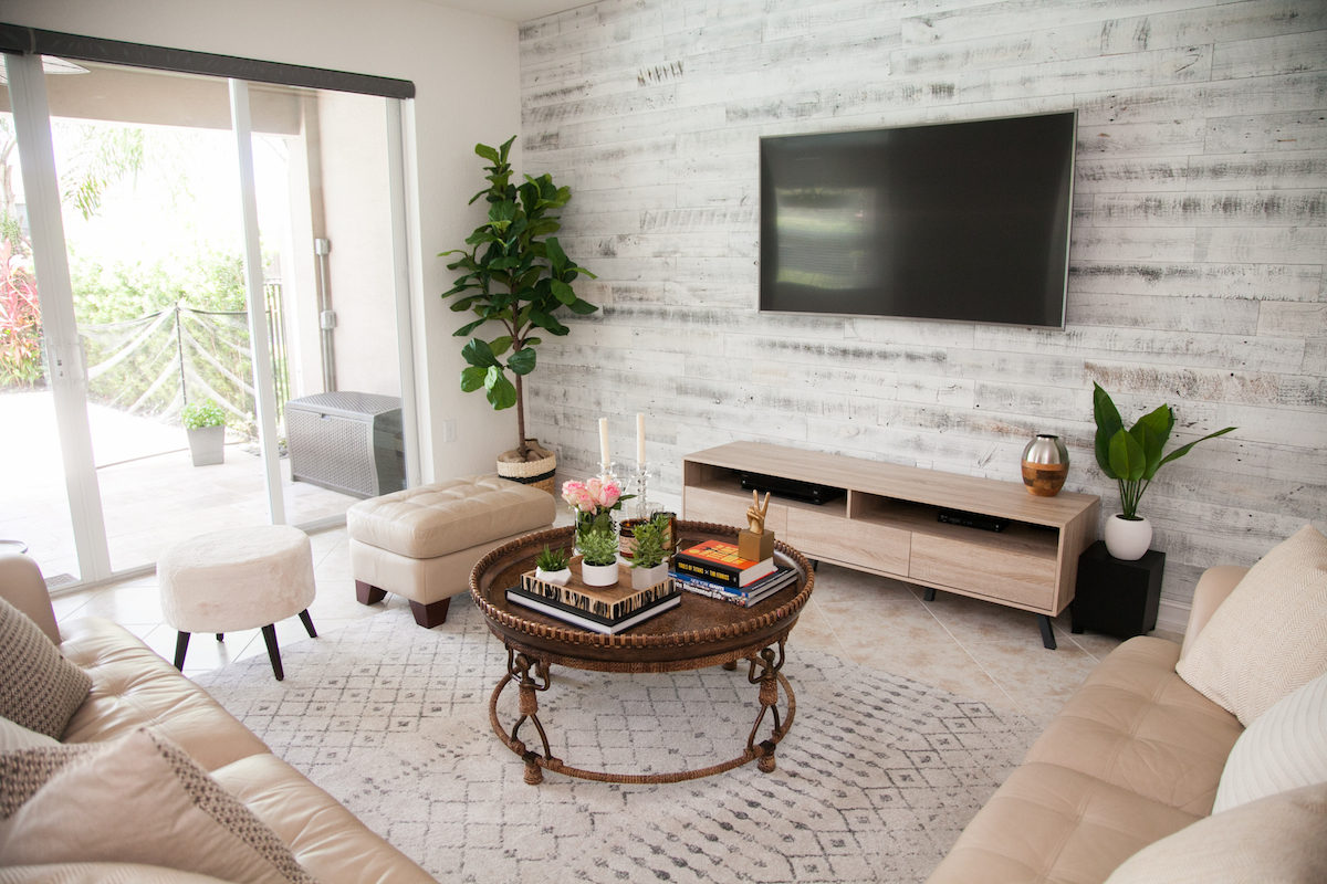 Living Room Decor :: Stikwood Accent Wall :: Round Coffee Table :: Fiddle Leaf Fig Tree