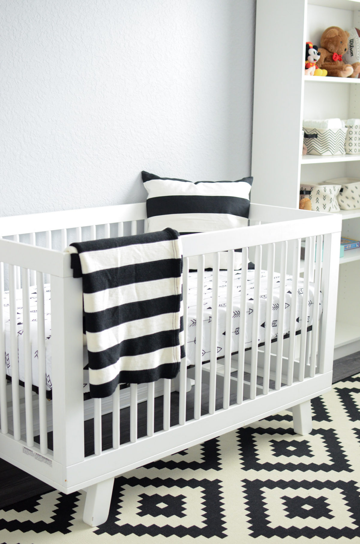 Babyletto Hudson Crib, Black and White nursery 