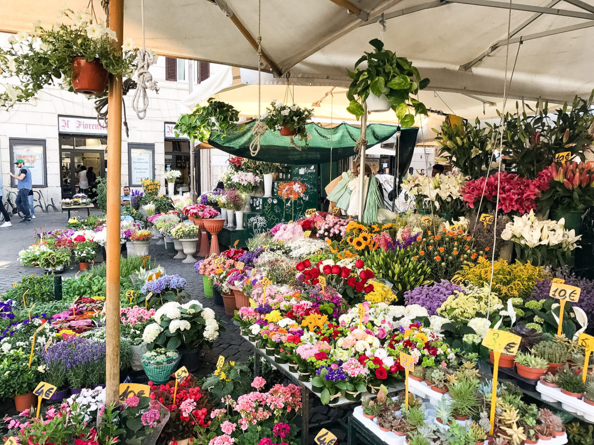 ROME ITALY NAVONO SQUARE flowers market