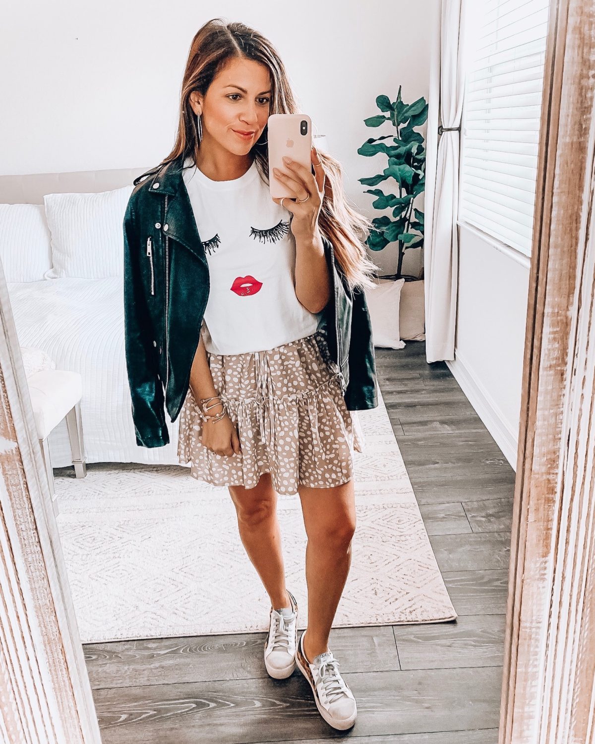 lip tee, Southern fall style, skirt with sneakers