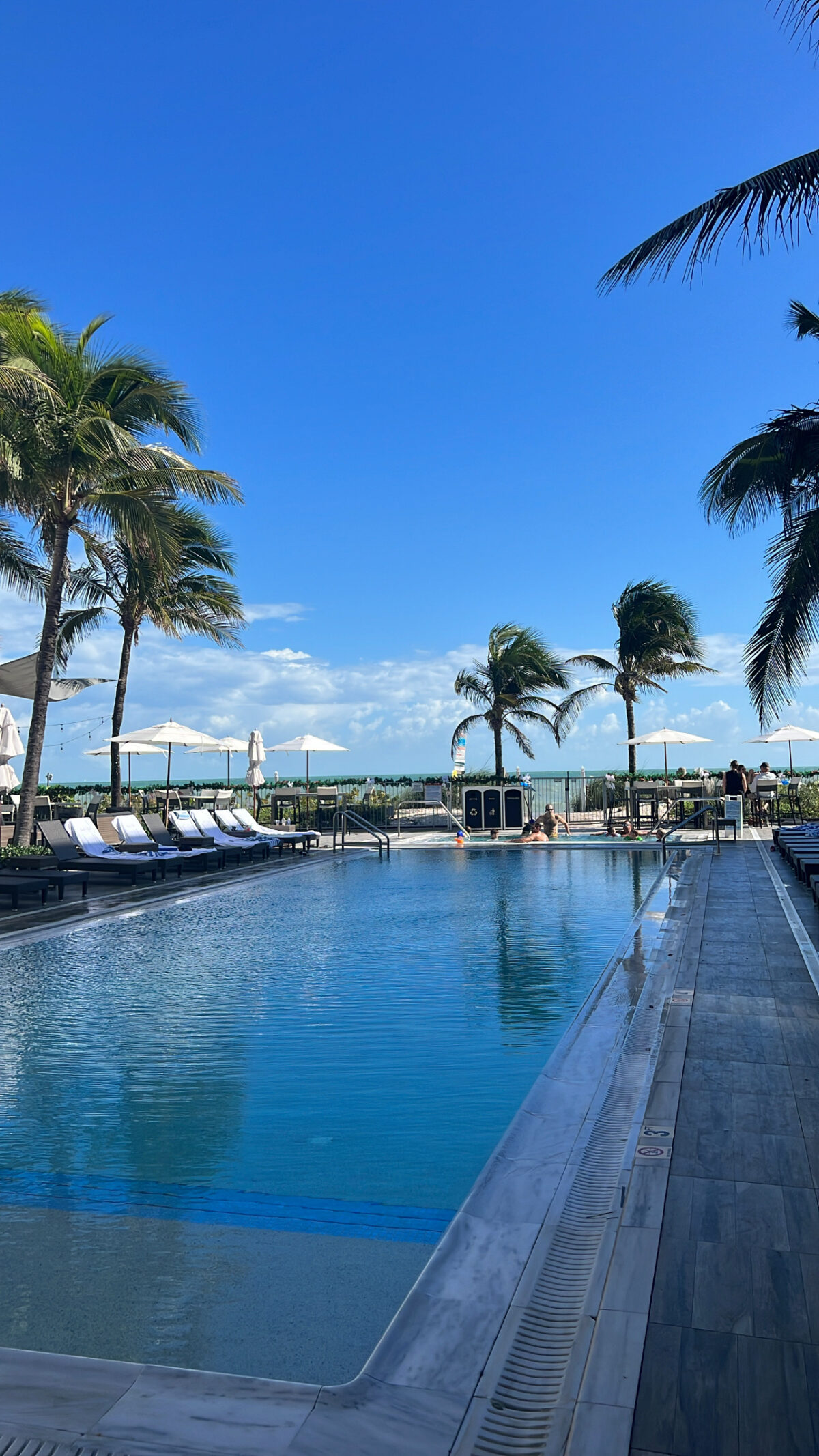 Costa d'Este outdoor pool, review of Vero Beach luxury hotel Costa d'Este